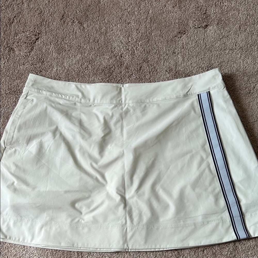 Vineyard Vines Cream Skort with Blue Stripe